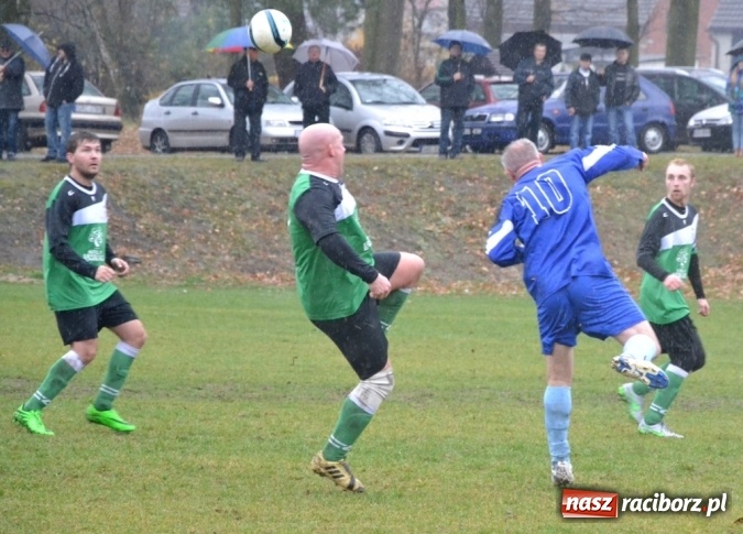 Zdjęcie w galerii na portalu naszraciborz.pl: Ulewne derby na remis, totalna porażka kibiców!  wiadomości z regionu