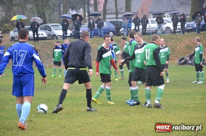 Zdjęcie w galerii na portalu naszraciborz.pl: Ulewne derby na remis, totalna porażka kibiców!  wiadomości z regionu