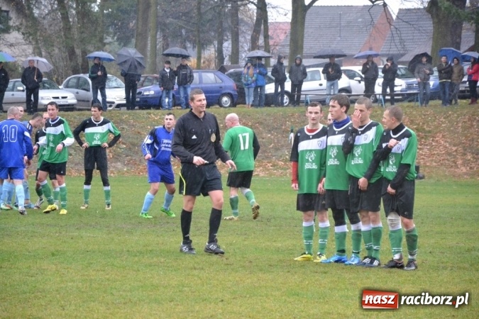 Zdjęcie w galerii na portalu naszraciborz.pl: Ulewne derby na remis, totalna porażka kibiców!  wiadomości z regionu