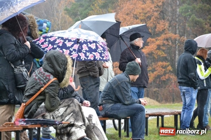 Zdjęcie w galerii na portalu naszraciborz.pl: Ulewne derby na remis, totalna porażka kibiców!  wiadomości z regionu
