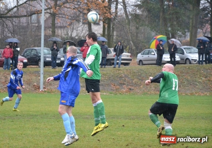 Zdjęcie w galerii na portalu naszraciborz.pl: Ulewne derby na remis, totalna porażka kibiców!  wiadomości z regionu