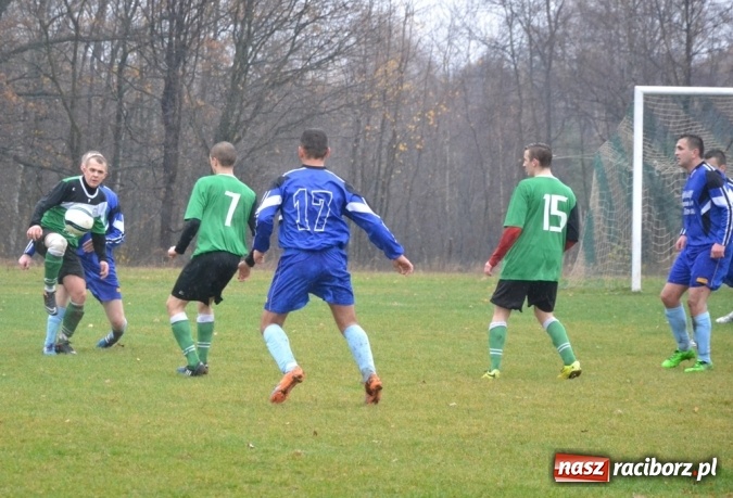 Zdjęcie w galerii na portalu naszraciborz.pl: Ulewne derby na remis, totalna porażka kibiców!  wiadomości z regionu
