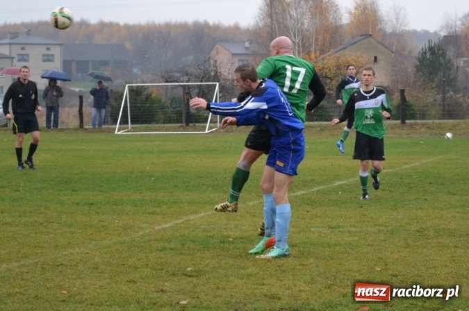 Zdjęcie w galerii na portalu naszraciborz.pl: Ulewne derby na remis, totalna porażka kibiców!  wiadomości z regionu
