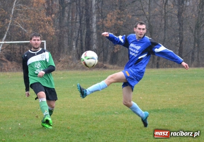 Zdjęcie w galerii na portalu naszraciborz.pl: Ulewne derby na remis, totalna porażka kibiców!  wiadomości z regionu