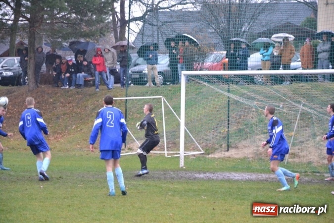 Zdjęcie w galerii na portalu naszraciborz.pl: Ulewne derby na remis, totalna porażka kibiców!  wiadomości z regionu