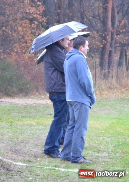 Zdjęcie w galerii na portalu naszraciborz.pl: Ulewne derby na remis, totalna porażka kibiców!  wiadomości z regionu