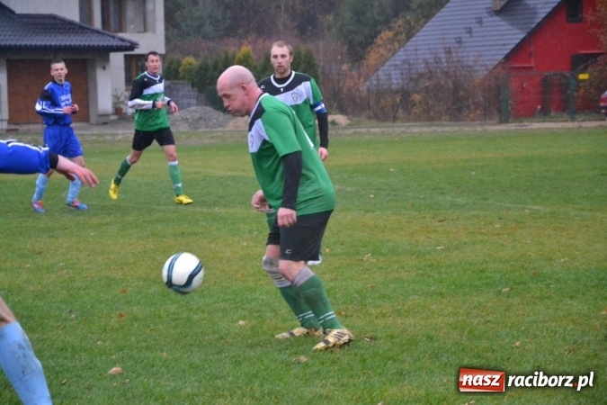 Zdjęcie w galerii na portalu naszraciborz.pl: Ulewne derby na remis, totalna porażka kibiców!  wiadomości z regionu