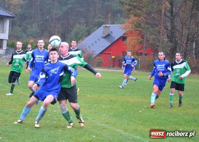 Zdjęcie w galerii na portalu naszraciborz.pl: Ulewne derby na remis, totalna porażka kibiców!  wiadomości z regionu