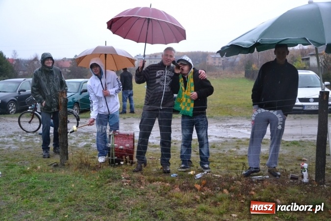 Zdjęcie w galerii na portalu naszraciborz.pl: Ulewne derby na remis, totalna porażka kibiców!  wiadomości z regionu