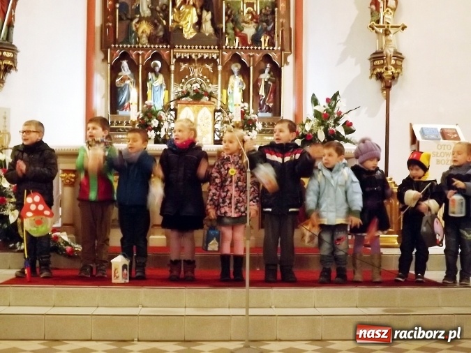 Zdjęcie w galerii na portalu naszraciborz.pl: Nieszpory, procesja i rogale  wiadomości z regionu