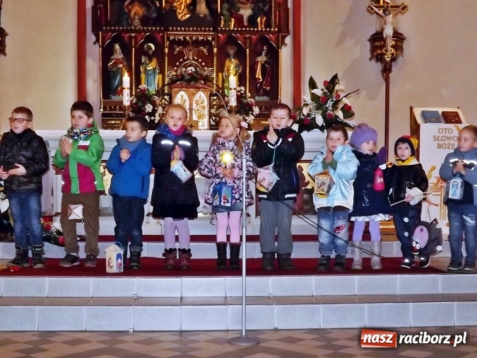 Zdjęcie w galerii na portalu naszraciborz.pl: Nieszpory, procesja i rogale  wiadomości z regionu