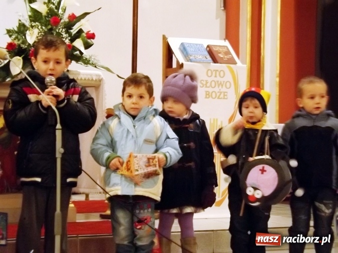 Zdjęcie w galerii na portalu naszraciborz.pl: Nieszpory, procesja i rogale  wiadomości z regionu