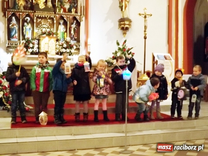 Zdjęcie w galerii na portalu naszraciborz.pl: Nieszpory, procesja i rogale  wiadomości z regionu