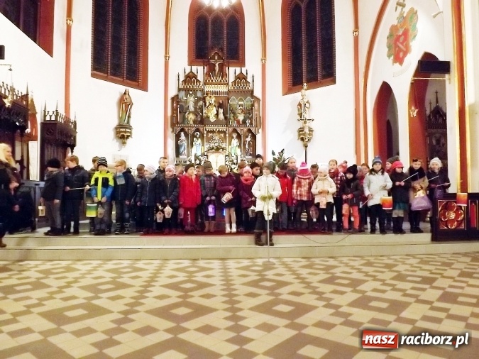 Zdjęcie w galerii na portalu naszraciborz.pl: Nieszpory, procesja i rogale  wiadomości z regionu