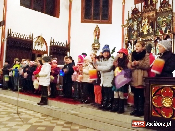 Zdjęcie w galerii na portalu naszraciborz.pl: Nieszpory, procesja i rogale  wiadomości z regionu