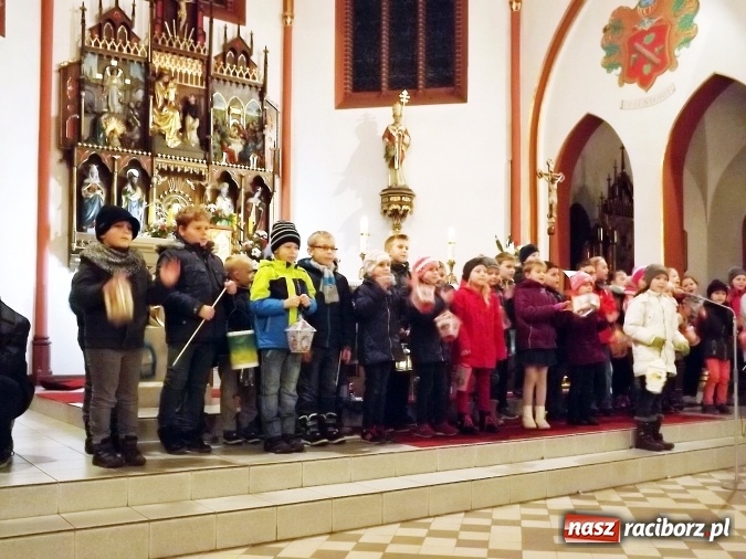 Zdjęcie w galerii na portalu naszraciborz.pl: Nieszpory, procesja i rogale  wiadomości z regionu