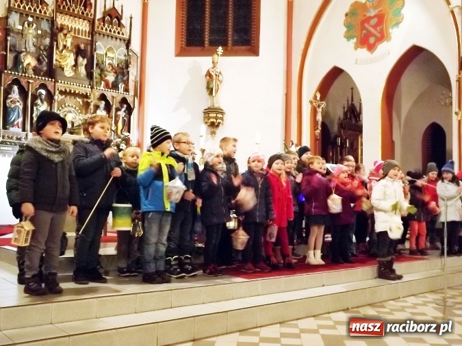 Zdjęcie w galerii na portalu naszraciborz.pl: Nieszpory, procesja i rogale  wiadomości z regionu