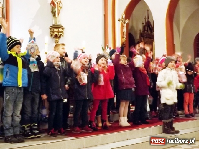 Zdjęcie w galerii na portalu naszraciborz.pl: Nieszpory, procesja i rogale  wiadomości z regionu