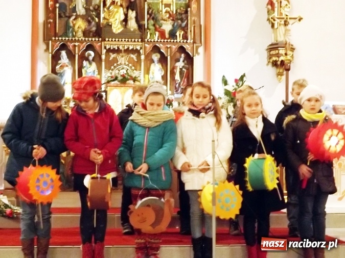 Zdjęcie w galerii na portalu naszraciborz.pl: Nieszpory, procesja i rogale  wiadomości z regionu