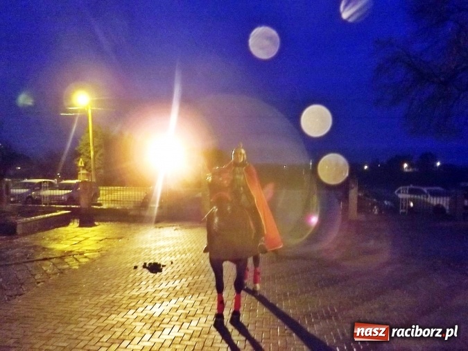 Zdjęcie w galerii na portalu naszraciborz.pl: Nieszpory, procesja i rogale  wiadomości z regionu