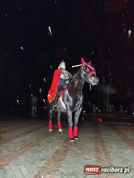 Zdjęcie w galerii na portalu naszraciborz.pl: Nieszpory, procesja i rogale  wiadomości z regionu