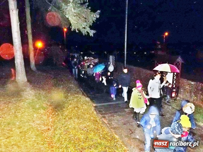 Zdjęcie w galerii na portalu naszraciborz.pl: Nieszpory, procesja i rogale  wiadomości z regionu