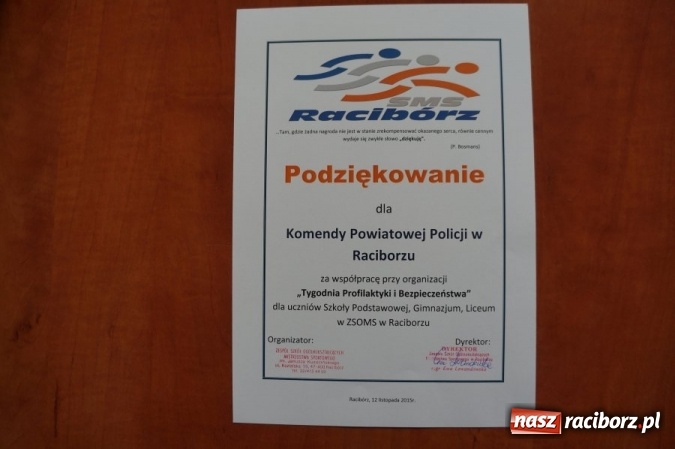 Zdjęcie w galerii na portalu naszraciborz.pl: Policjanci debatowali z uczniami ZSOMS wiadomości z regionu