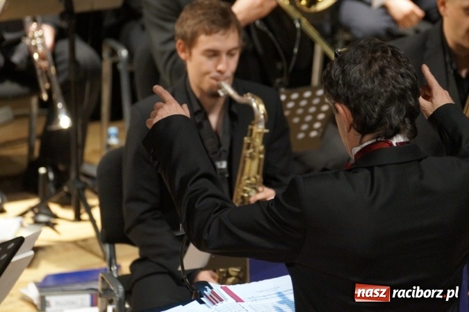 Zdjęcie w galerii na portalu naszraciborz.pl: Klasyka inaczej zabrzmiała w Raciborskim Centrum Kultury wiadomości z regionu