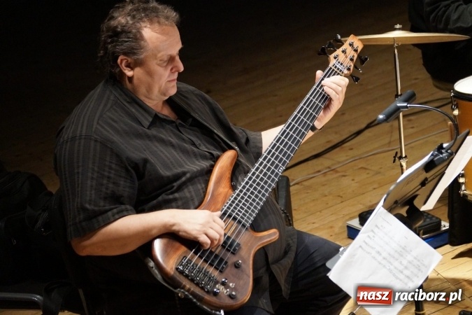 Zdjęcie w galerii na portalu naszraciborz.pl: Klasyka inaczej zabrzmiała w Raciborskim Centrum Kultury wiadomości z regionu