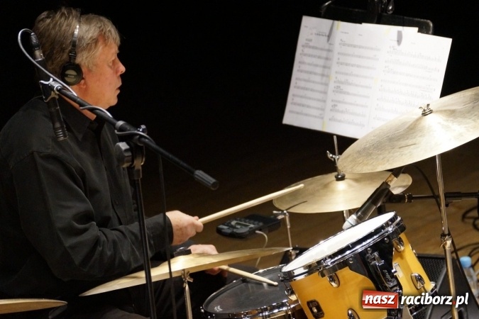 Zdjęcie w galerii na portalu naszraciborz.pl: Klasyka inaczej zabrzmiała w Raciborskim Centrum Kultury wiadomości z regionu