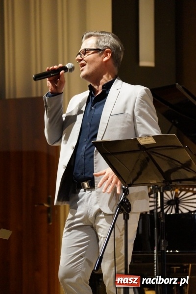 Zdjęcie w galerii na portalu naszraciborz.pl: Klasyka inaczej zabrzmiała w Raciborskim Centrum Kultury wiadomości z regionu