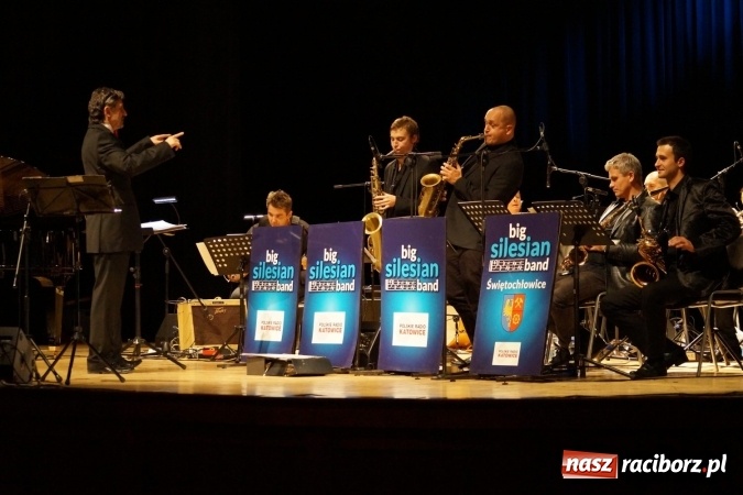 Zdjęcie w galerii na portalu naszraciborz.pl: Klasyka inaczej zabrzmiała w Raciborskim Centrum Kultury wiadomości z regionu