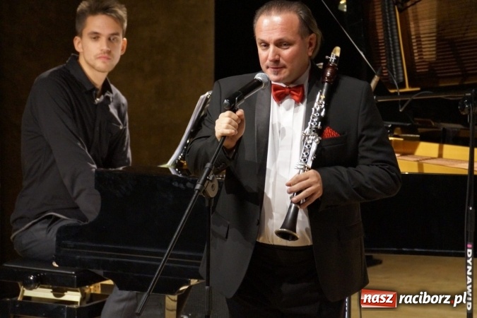 Zdjęcie w galerii na portalu naszraciborz.pl: Klasyka inaczej zabrzmiała w Raciborskim Centrum Kultury wiadomości z regionu