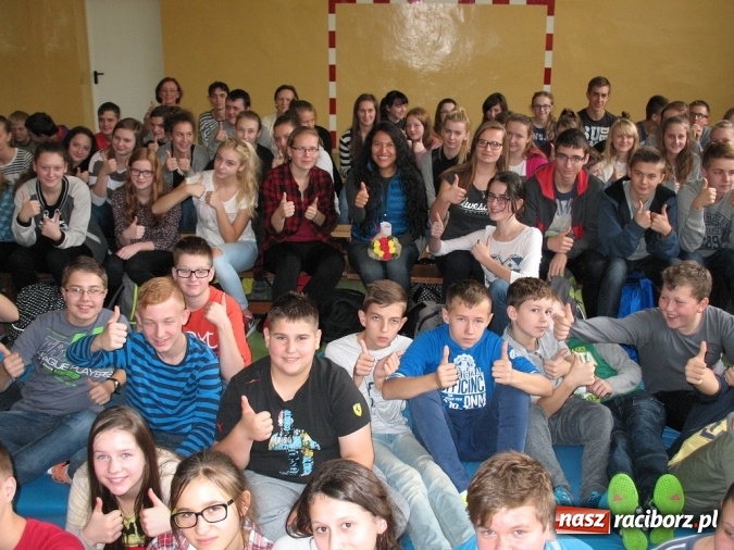 Zdjęcie w galerii na portalu naszraciborz.pl: Spotkanie z Ekwadorem - gościnna lekcja języka angielskiego w pietrowickiej szkole wiadomości z regionu