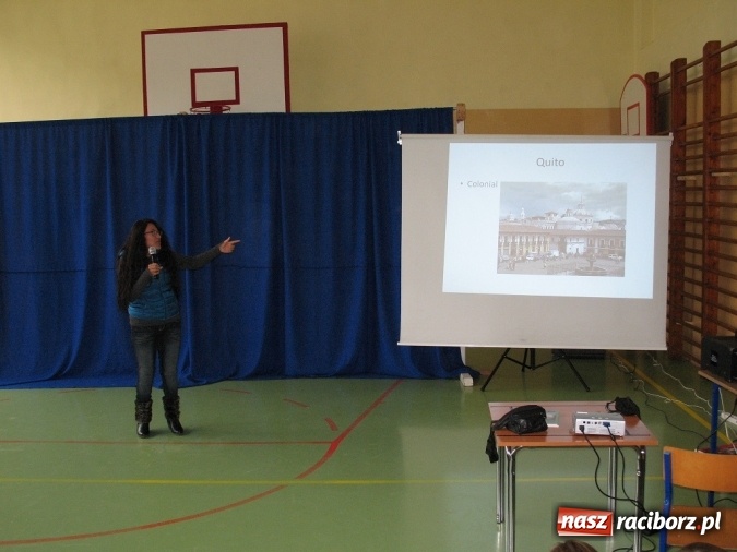 Zdjęcie w galerii na portalu naszraciborz.pl: Spotkanie z Ekwadorem - gościnna lekcja języka angielskiego w pietrowickiej szkole wiadomości z regionu