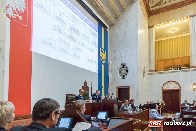 Zdjęcie w galerii na portalu naszraciborz.pl: Wsp&oacute;lnym głosem za czystym powietrzem - o smogu na sesji sejmiku wiadomości z regionu