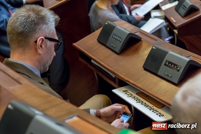 Zdjęcie w galerii na portalu naszraciborz.pl: Wsp&oacute;lnym głosem za czystym powietrzem - o smogu na sesji sejmiku wiadomości z regionu