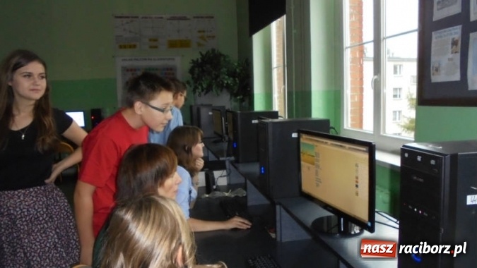 Zdjęcie w galerii na portalu naszraciborz.pl: Gimnazjum nr 5 wygrało w ogólnopolskim konkursie Igrzyska Mistrzów Kodowania wiadomości z regionu
