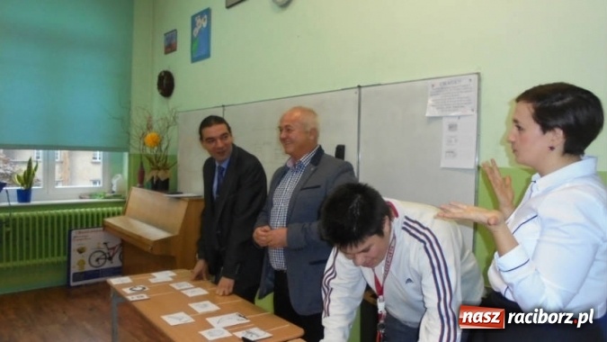 Zdjęcie w galerii na portalu naszraciborz.pl: Gimnazjum nr 5 wygrało w ogólnopolskim konkursie Igrzyska Mistrzów Kodowania wiadomości z regionu