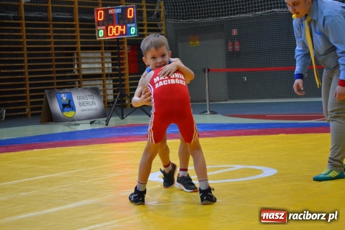 Zdjęcie w galerii na portalu naszraciborz.pl: 36 medali zapaśników MKZ Unia Racibórz na zawodach w Bieruniu wiadomości z regionu