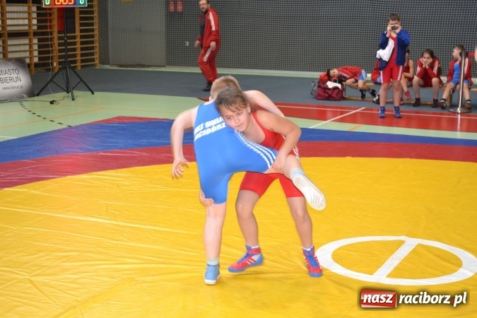 Zdjęcie w galerii na portalu naszraciborz.pl: 36 medali zapaśników MKZ Unia Racibórz na zawodach w Bieruniu wiadomości z regionu