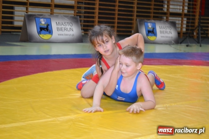 Zdjęcie w galerii na portalu naszraciborz.pl: 36 medali zapaśników MKZ Unia Racibórz na zawodach w Bieruniu wiadomości z regionu