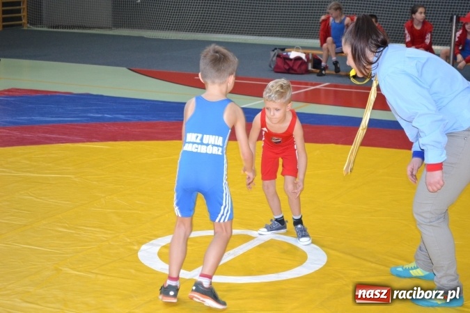 Zdjęcie w galerii na portalu naszraciborz.pl: 36 medali zapaśników MKZ Unia Racibórz na zawodach w Bieruniu wiadomości z regionu