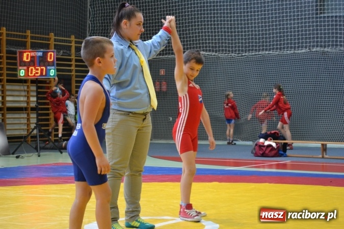 Zdjęcie w galerii na portalu naszraciborz.pl: 36 medali zapaśników MKZ Unia Racibórz na zawodach w Bieruniu wiadomości z regionu