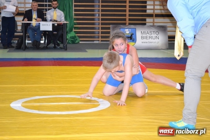 Zdjęcie w galerii na portalu naszraciborz.pl: 36 medali zapaśników MKZ Unia Racibórz na zawodach w Bieruniu wiadomości z regionu