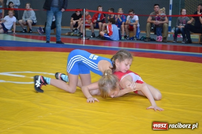 Zdjęcie w galerii na portalu naszraciborz.pl: 36 medali zapaśników MKZ Unia Racibórz na zawodach w Bieruniu wiadomości z regionu