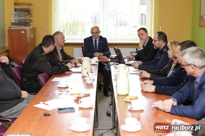 Zdjęcie w galerii na portalu naszraciborz.pl: O zamachach w Paryżu na wczorajszej komisji bezpieczeństwa – czekają nas szkolenia  wiadomości z regionu