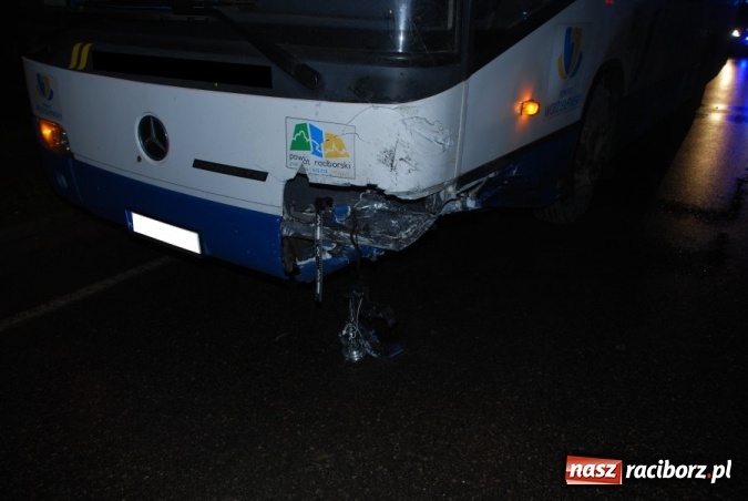 Zdjęcie w galerii na portalu naszraciborz.pl: Wypadek śmiertelny z udziałem autobusu raciborskiego PKS-u wiadomości z regionu