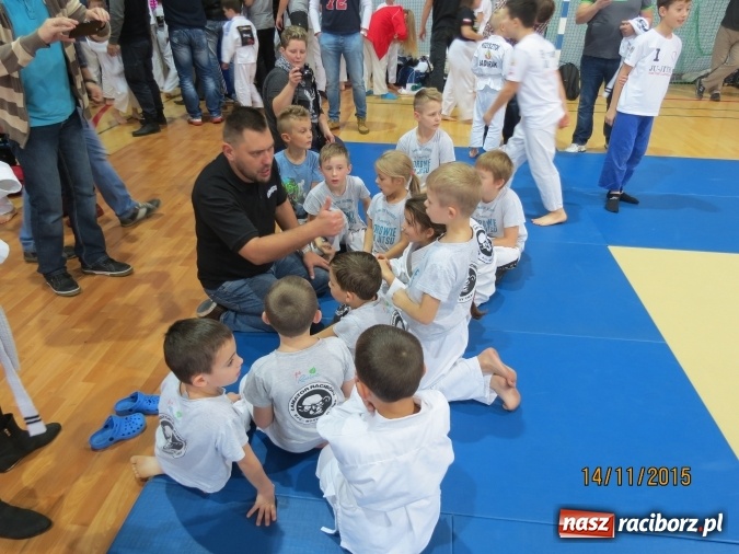 Zdjęcie w galerii na portalu naszraciborz.pl: Medale dla najmłodszych Łamatorów wiadomości z regionu