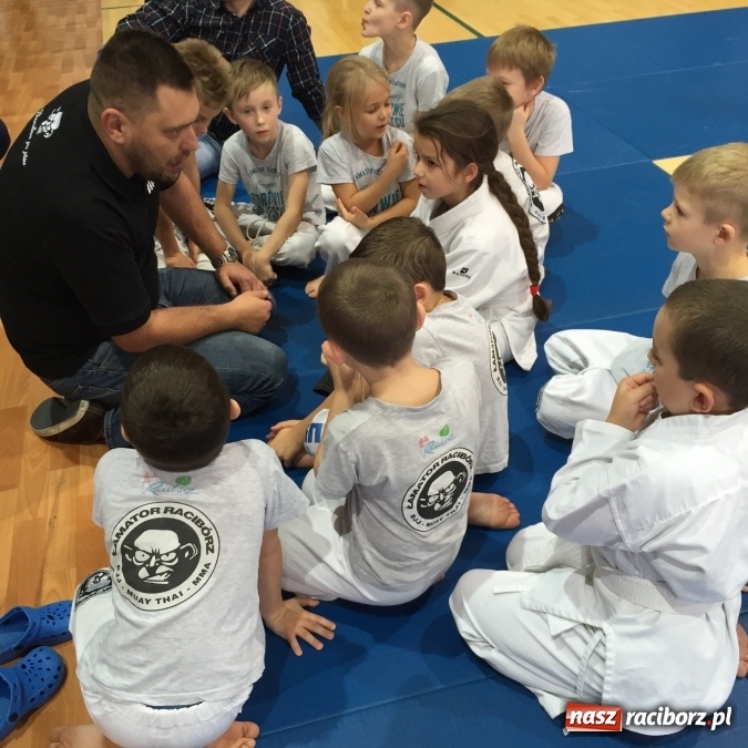 Zdjęcie w galerii na portalu naszraciborz.pl: Medale dla najmłodszych Łamatorów wiadomości z regionu